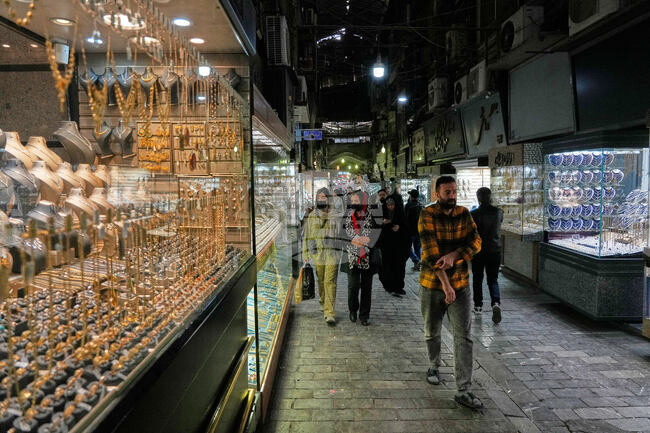 Ще предизвика ли промяна гневът на базара в Иран?, пита саудитският вестник "Аш Шарк ал Аусат"