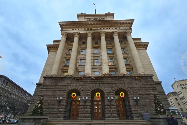 Народното събрание публикува неоправданите отсъствия на депутатите от пленарни заседания и от комисии през ноември