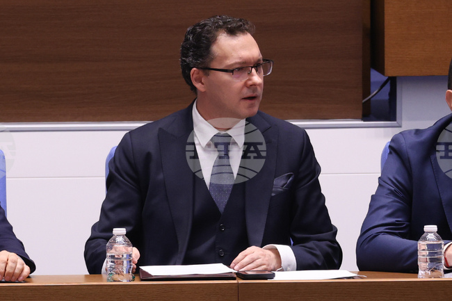 Не са верни твърденията, че някой от МВР е организирал подмолни действия по време на протеста на 1 декември, заяви Даниел Митов