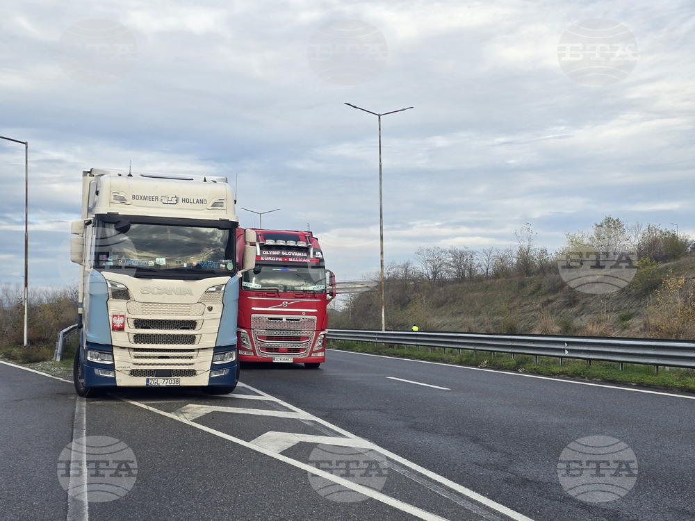 Тежкотоварните автомобили преминават свободно и от двете страни на българо-гръцката граница при граничен преход "Кулата"