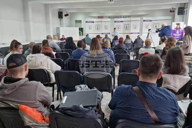 Първото издание на студентски конкурс за изпълнение на литературна творба бе открито в Шуменския университет 