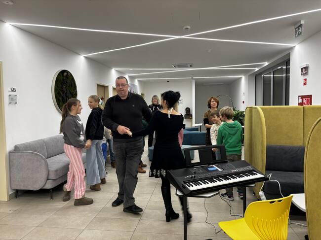 Преподавател по музика от Югозападния университет в Благоевград гостува на Българското училище и детска градина в Будапеща