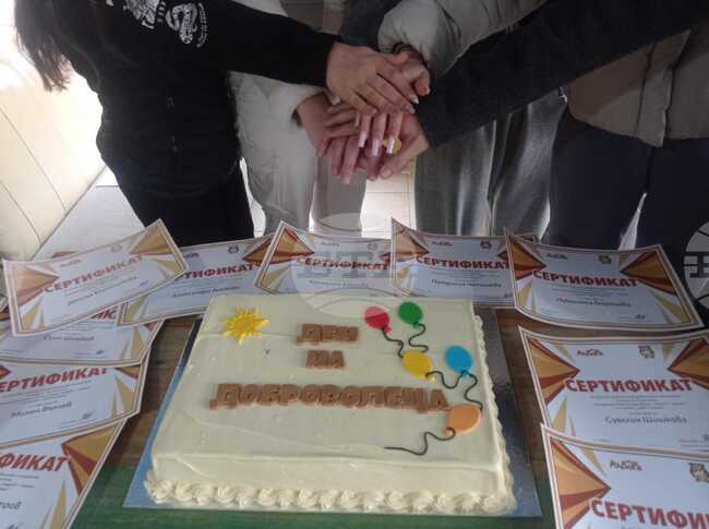 Повече от 60 часа доброволчески труд са дарили на обществени организации, институции и читалища младежи по проекта „Дар в Шумен” 