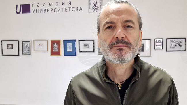 Общо 13 шуменски студенти участват в изложба, посветена на 8 декември