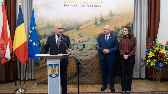 Австрийският канцлер Кристиан Щокер присъства на прием по случай националния празник на Румъния в посолството на страната във Виена