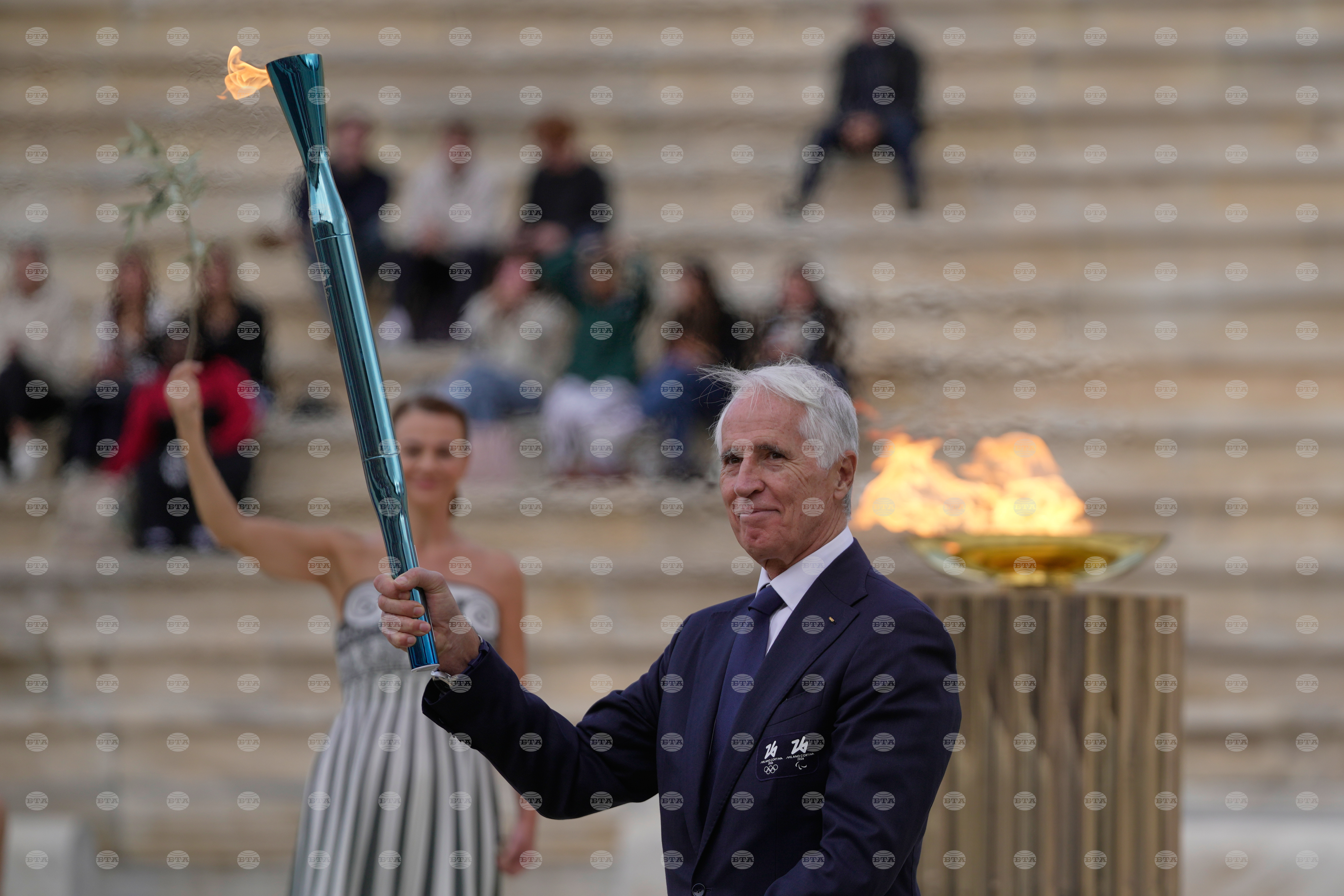 Олимпийският огън за 25-ите Зимни игри през 2026 година в Италия беше предаден на организаторите на церемония в Атина