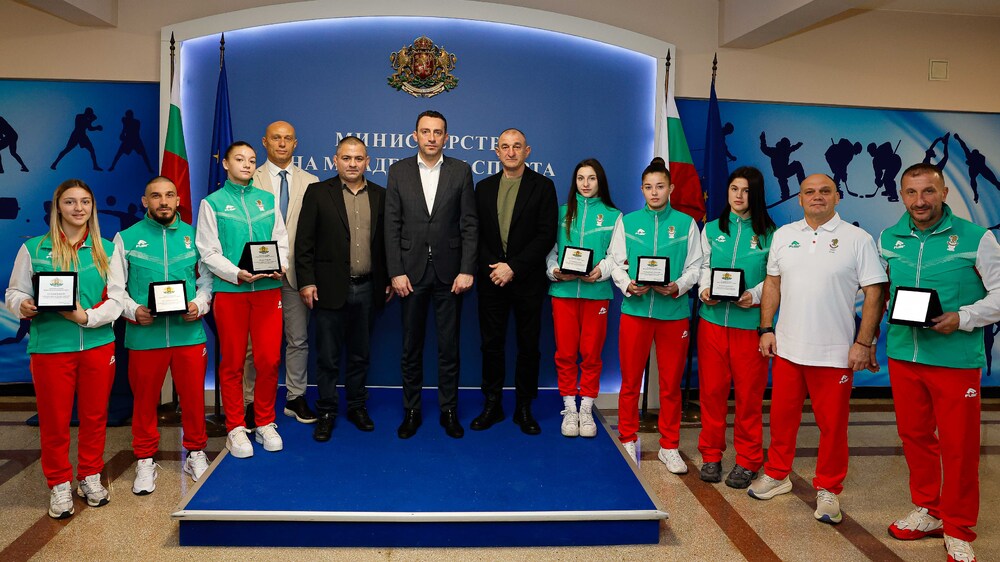 Министърът на младежта и спорта Иван Пешев награди призьорите от Световното първенство по самбо