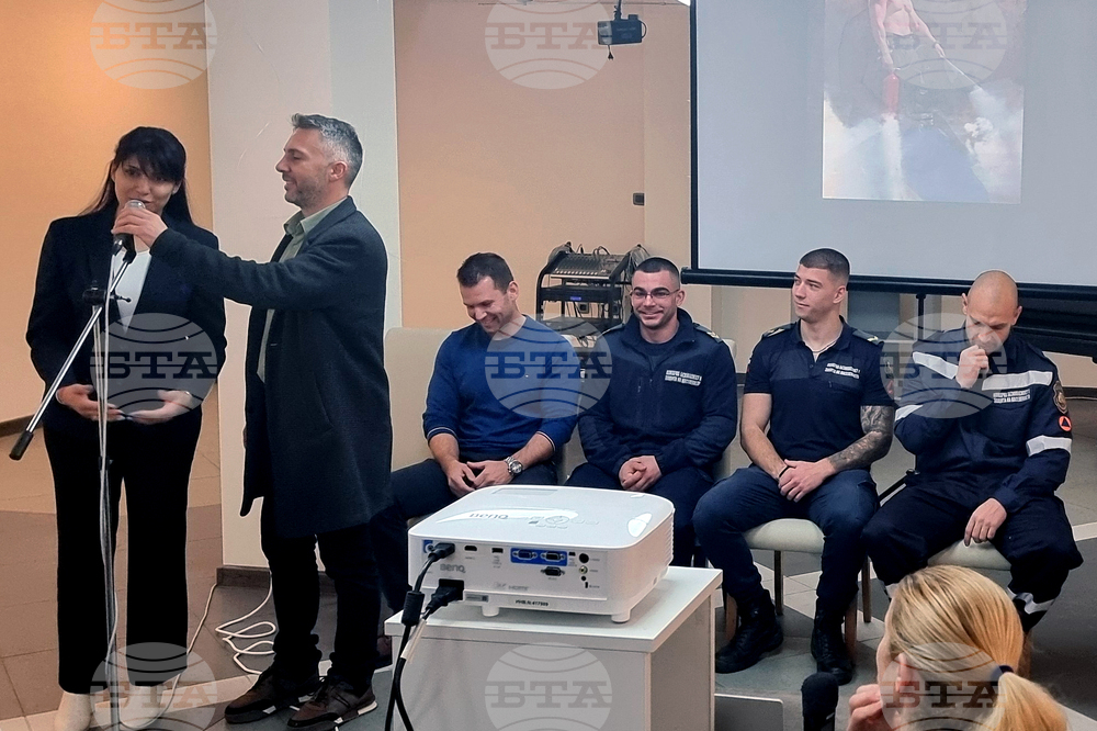 Варна - пожарникари - календар - благотворителност