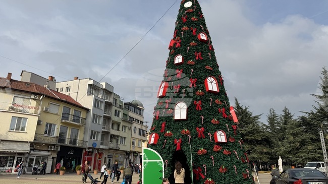 Коледните светлини в Казанлък ще грейнат на 8 декември