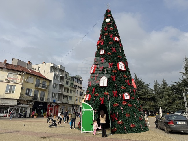 Коледните светлини в Казанлък ще грейнат на 8 декември