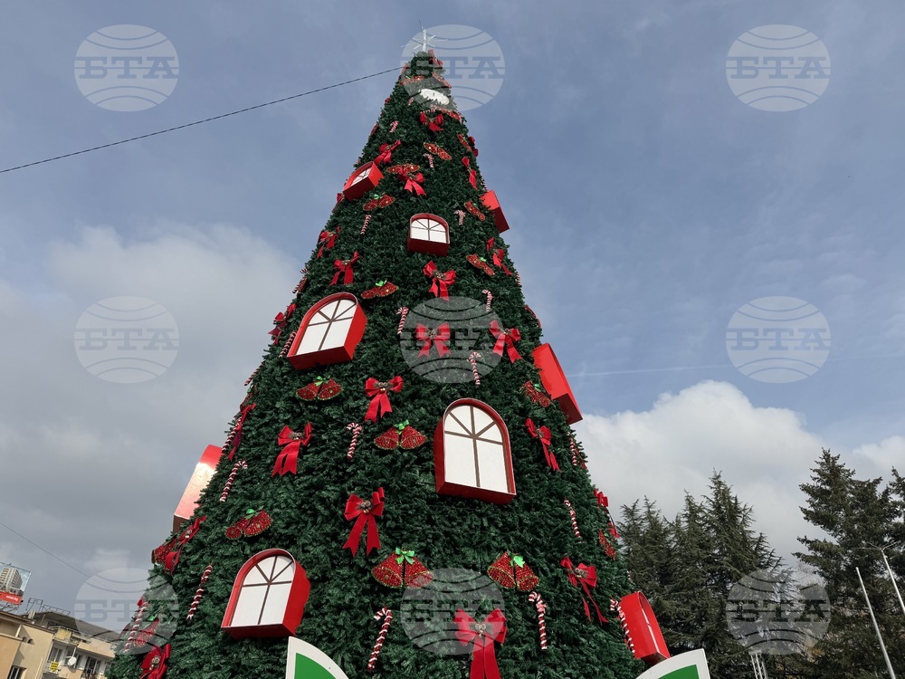 Казанлък - коледна украса - подготовка