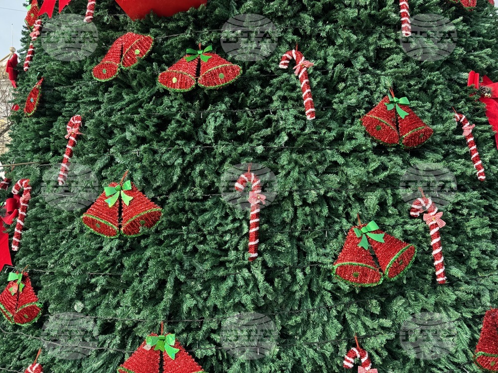 Казанлък - коледна украса - подготовка