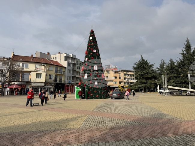 Казанлък - коледна украса - подготовка