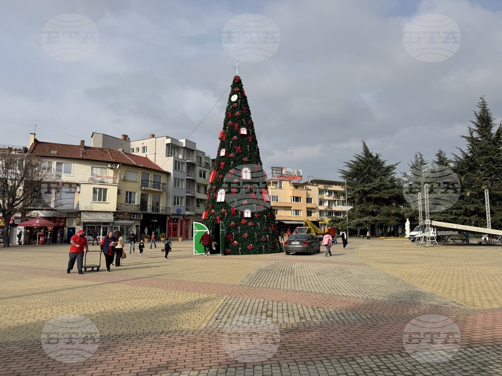 Казанлък - коледна украса - подготовка