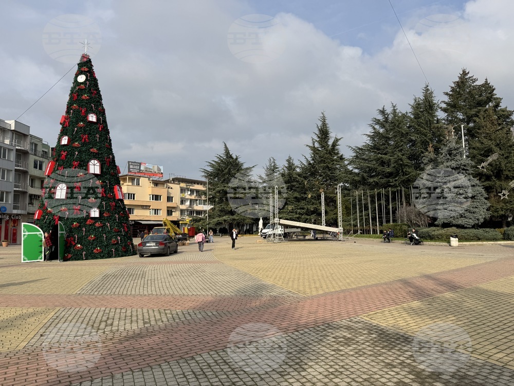 Казанлък - коледна украса - подготовка