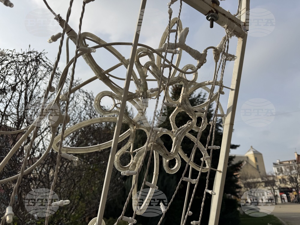 Казанлък - коледна украса - подготовка