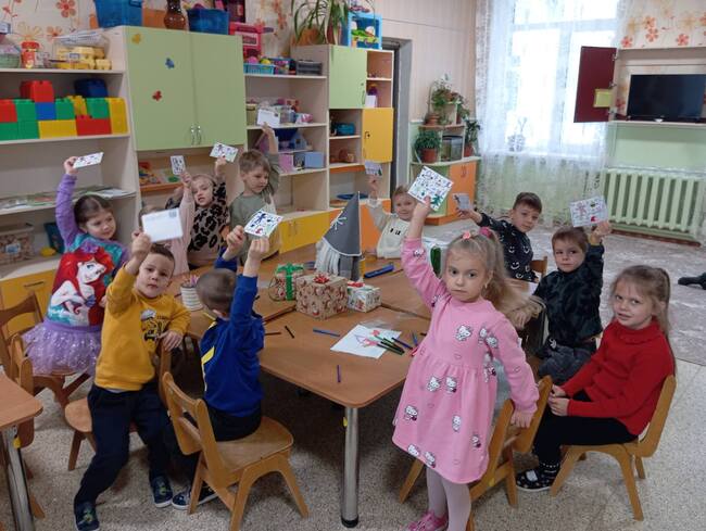 Деца от детските градини към Българското неделно училище „Българска светлица“ в Украйна написаха писма до Дядо Коледа