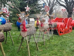 Ямбол - коледна украса пред сградата на Община Тунджа