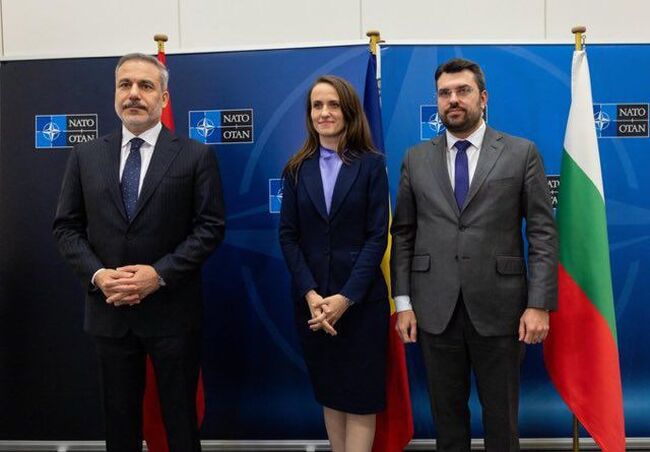 Министрите на външните работи на България, Румъния и Турция обсъдиха сигурността в Черноморския регион и подкрепата за Украйна