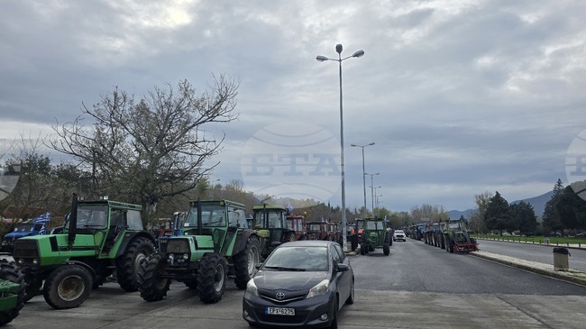 Възстановено е движението на тежкотоварни автомобили през граничния преход "Кулата – Промахон"