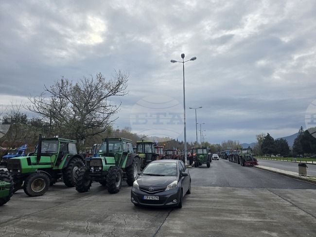 Възстановено е движението на тежкотоварни автомобили през граничния преход "Кулата – Промахон"