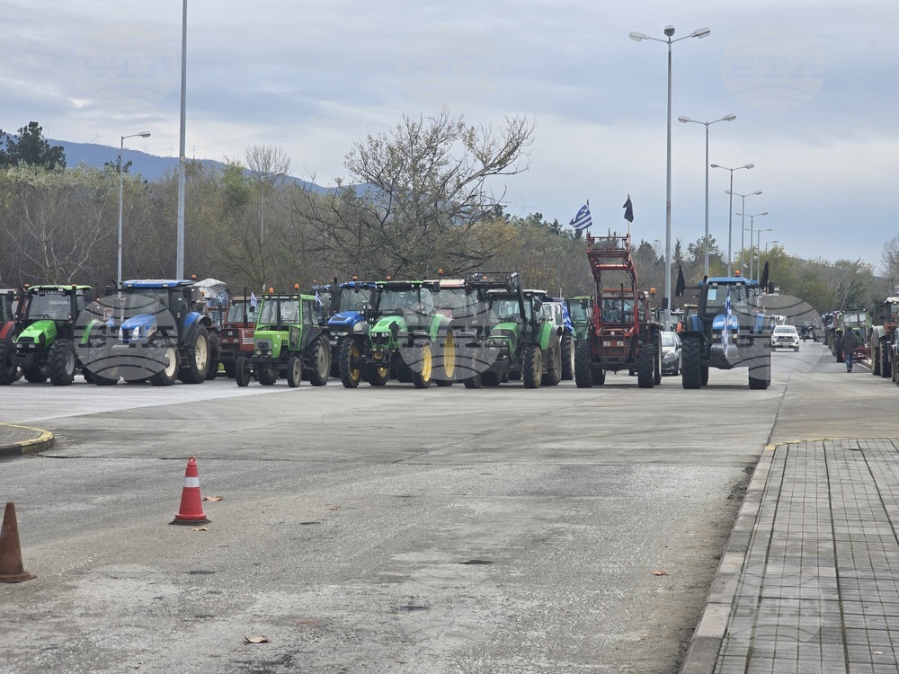Ограничено е движението на тежкотоварни автомобили над 12 т при граничния преход "Кулата - Промахон"