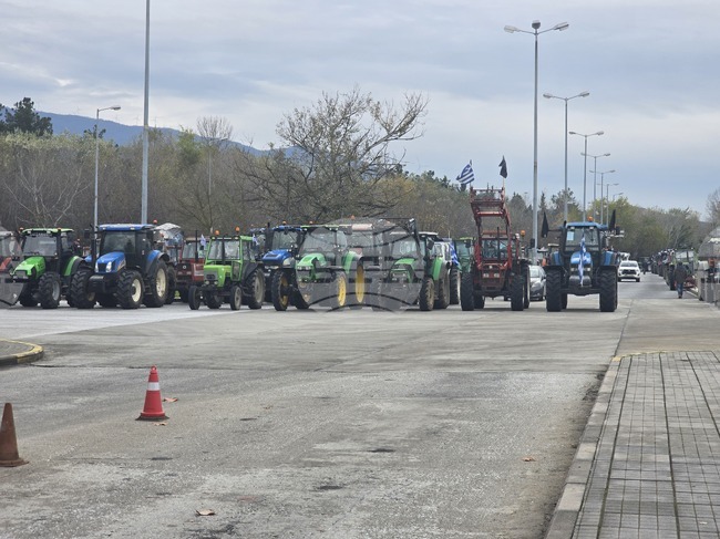 Ограничено е движението на тежкотоварни автомобили над 12 т при граничния преход "Кулата - Промахон"