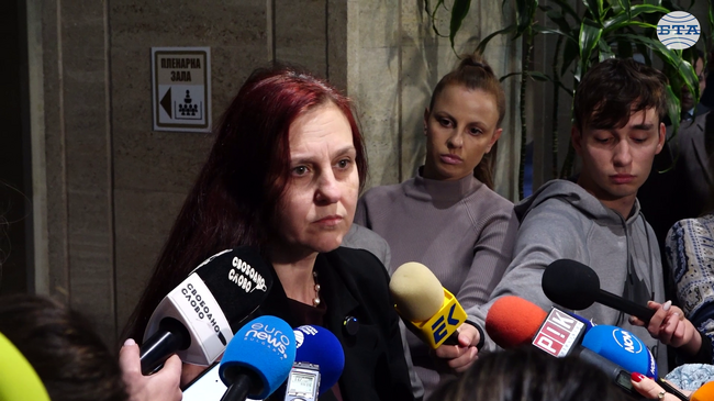 Майка на задържан младеж на протеста на 1 декември твърди, че спрямо сина ѝ и други млади мъже е упражнено полицейско насилие