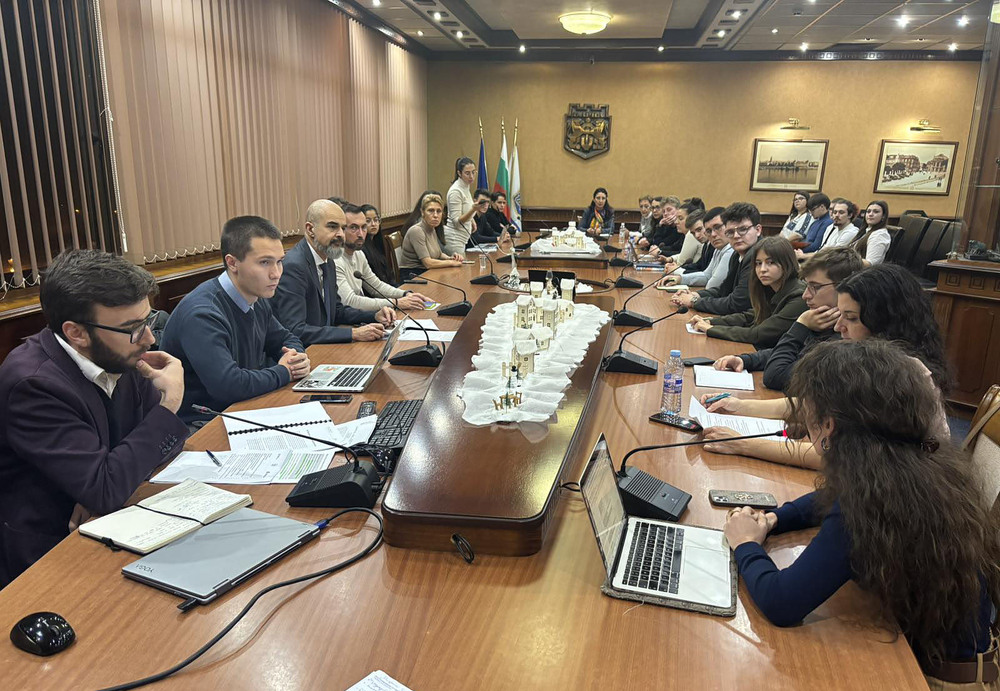 Проект на Стратегия за младежката политика и младите хора през 2026/2036 г. обсъдиха в Община Варна 