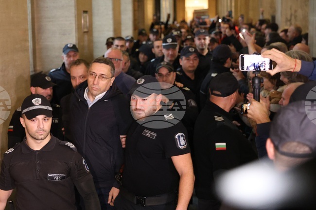 Задържаните по делото „Исторически парк" пристигнаха в съда 