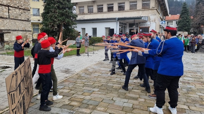 С възстановка на събитията от 1877 година в Берковица отбелязаха 148-та годишнина от Освобождението на града