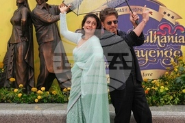 Britain Dilwale Dulhania Le Jayenge Statue Unveiling