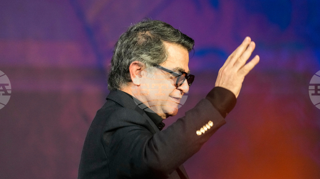 Иранският режисьор Джафар Панахи планира да се върне в родината си, въпреки че отново беше осъден на затвор