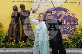 Britain Dilwale Dulhania Le Jayenge Statue Unveiling