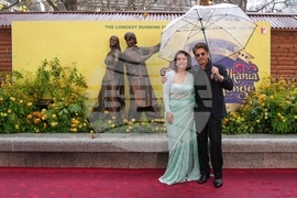 Britain Dilwale Dulhania Le Jayenge Statue Unveiling