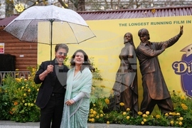 Britain Dilwale Dulhania Le Jayenge Statue Unveiling