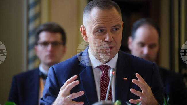 ПАП: Полша вижда шанс да стане регионален газов хъб за доставки от САЩ, заяви президентът Карол Навроцки