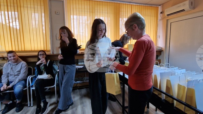 РЗИ – Перник награди победителите в ученическия конкурс за дигитален плакат „Алкохолът през моите очи“