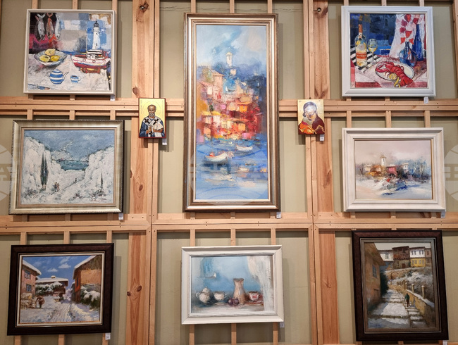 „Извисяване“ е темата на празничната изложба на варненската галерия „Арт Маркони” 