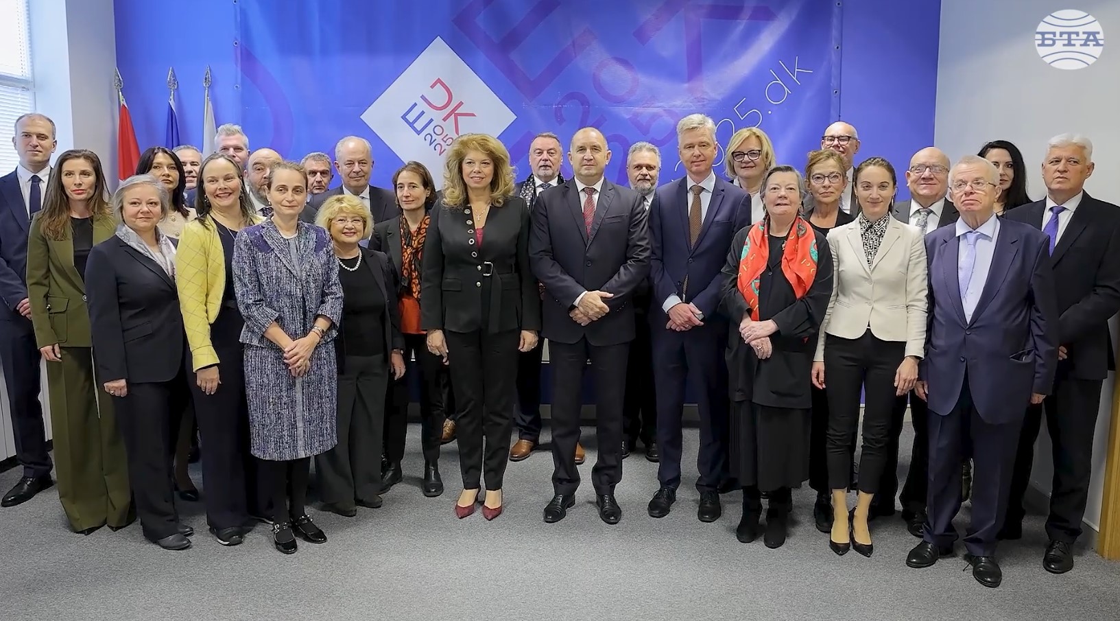 Предизвикателствата пред Европейския съюз от военните действия в Украйна и Близкия изток обсъдиха Румен Радев и посланиците на ЕС в посолството на Дания