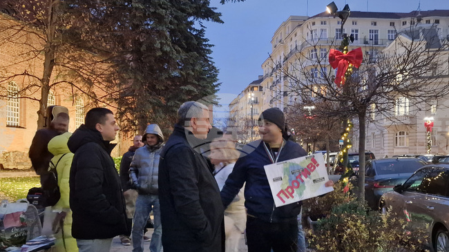 Спокойно приключи протестът срещу разширяването на синята и зелената зона пред Столична община
