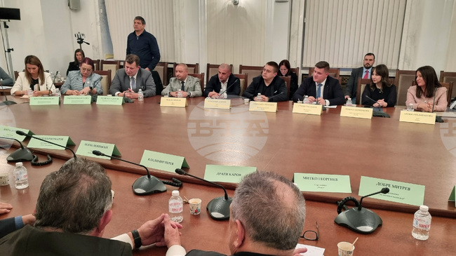 Parliamentary Committee Brings Together Bulgarian Associations from North Macedonia in Sofia