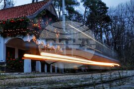 Коледна украса - спирка „Вишнева“