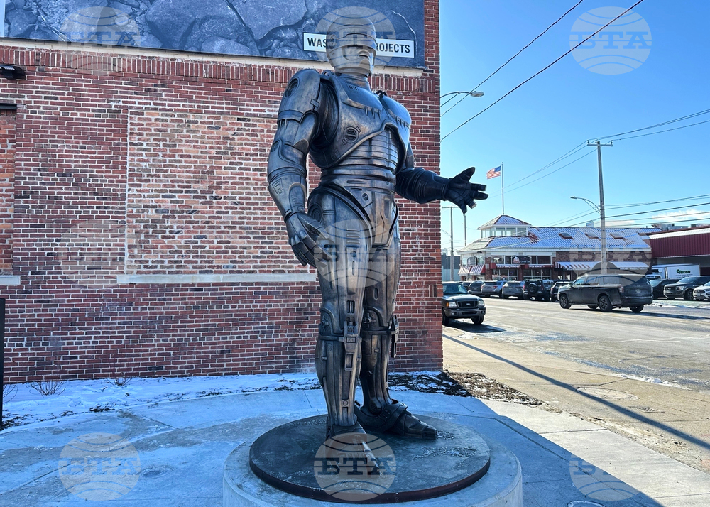 Detroit RoboCop Statue