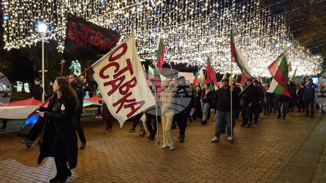 С протестно шествие граждани на Варна поискаха оставката на правителството