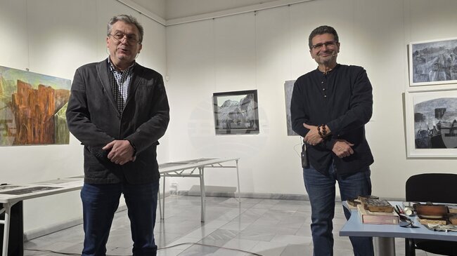 Художникът Петър Лазаров се срещна с ценители на изкуството в Добрич и направи презентация за гравюрата върху дърво