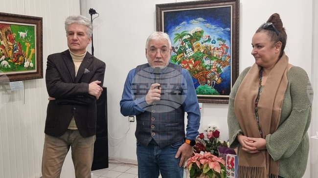 Художничката Албена Палова представи концептуална изложба в родния си Ямбол