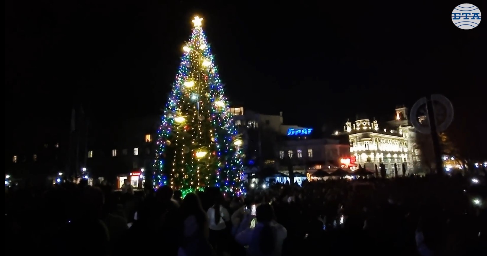 Фестивалът "Русе – коледната звезда на Дунав" бе увенчан от запалването на светлините на елхата