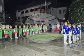 Гоце Делчев - коледна елха - празнични светлини