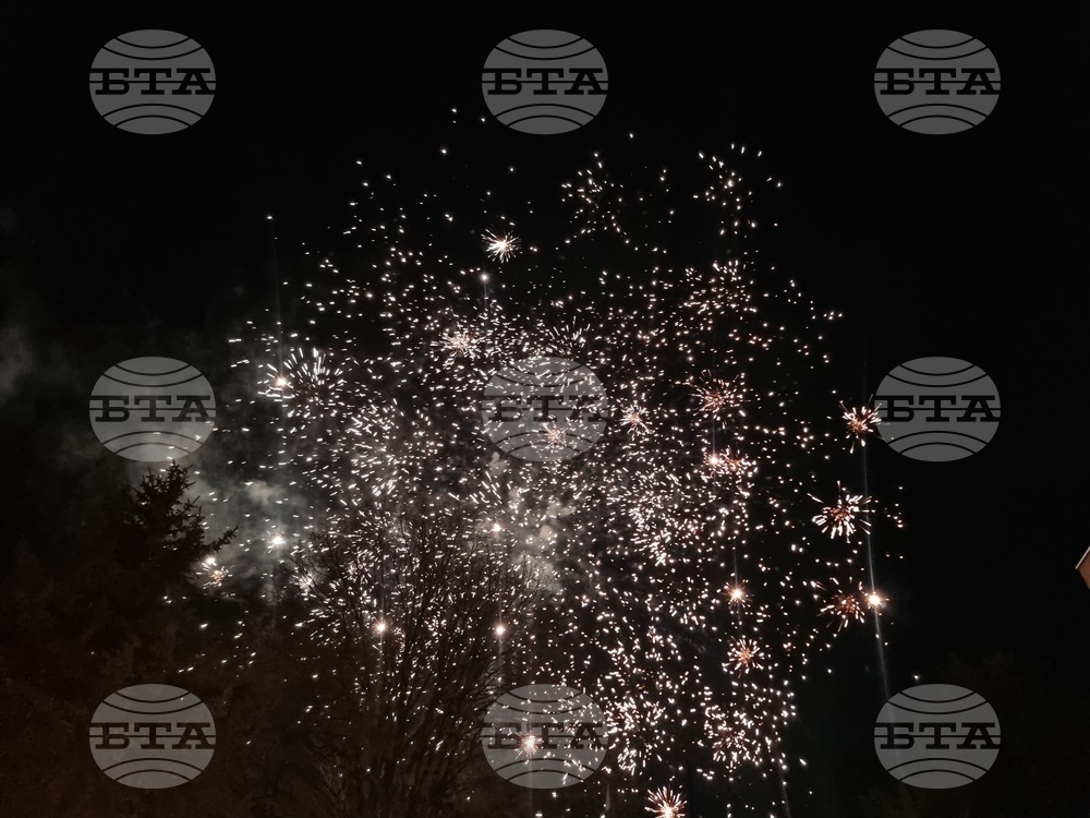 Мъглиж - коледна елха - празнични светлини